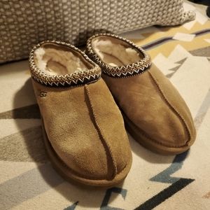 Ugg womens slippers shoes embroidered size 8